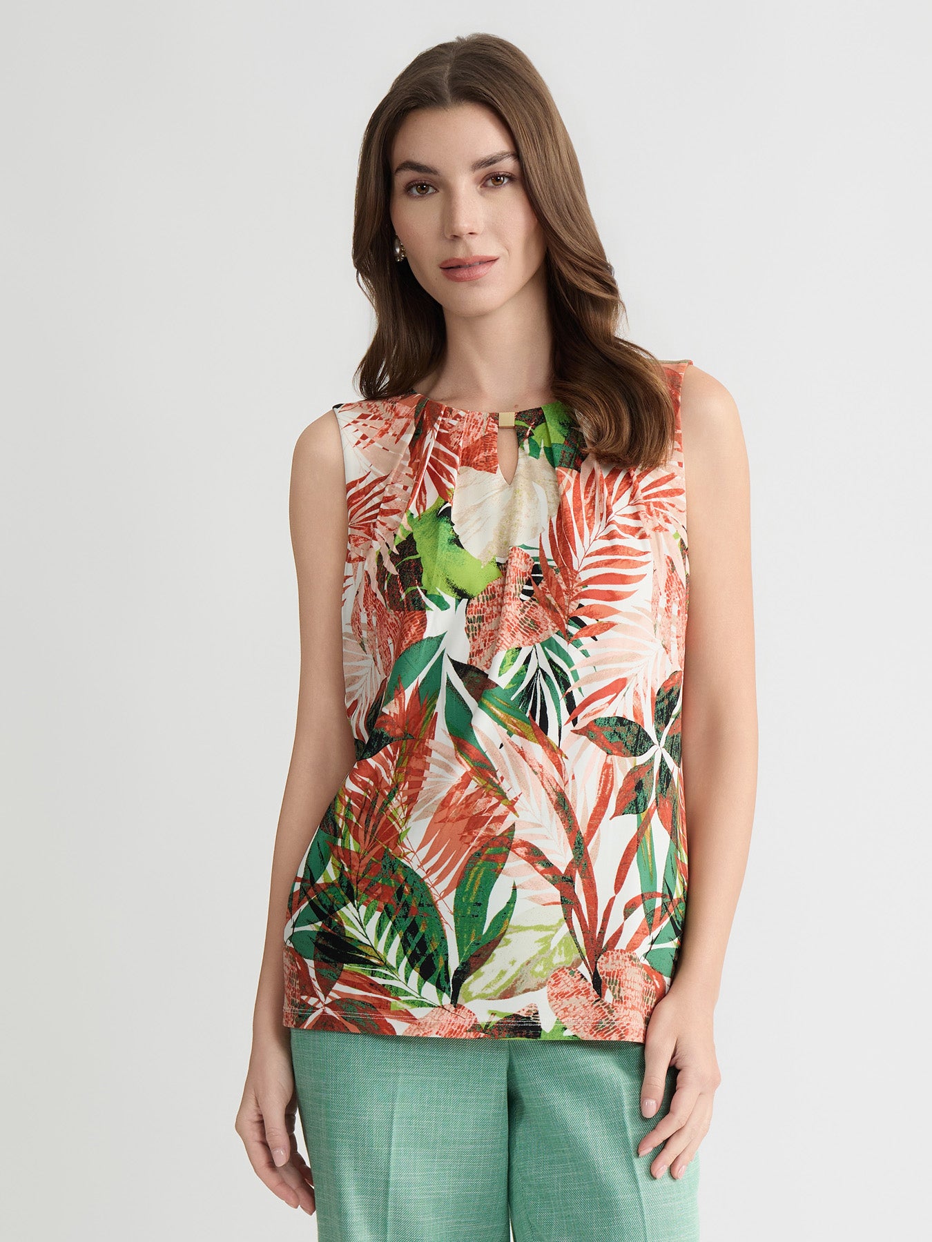 Hardware Keyhole Pleat Top