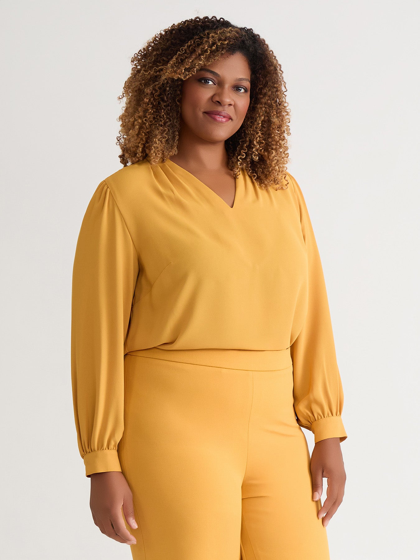 Audrey Pull-On Trouser in Gold Signature | Kasper