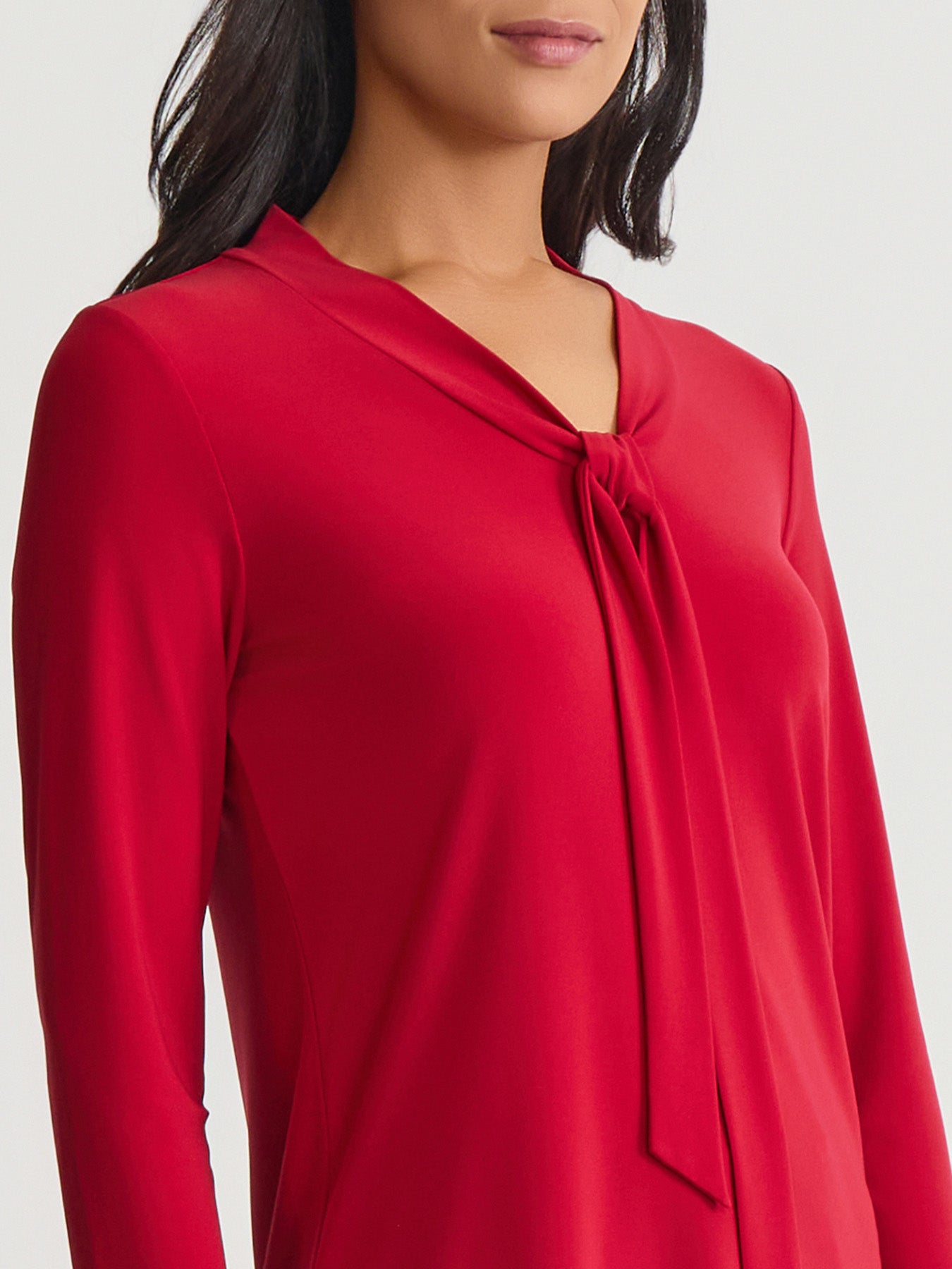 トップス the red thread harness blouse Tie Neck Top, Everyday Knit in Fire Red | Kasper