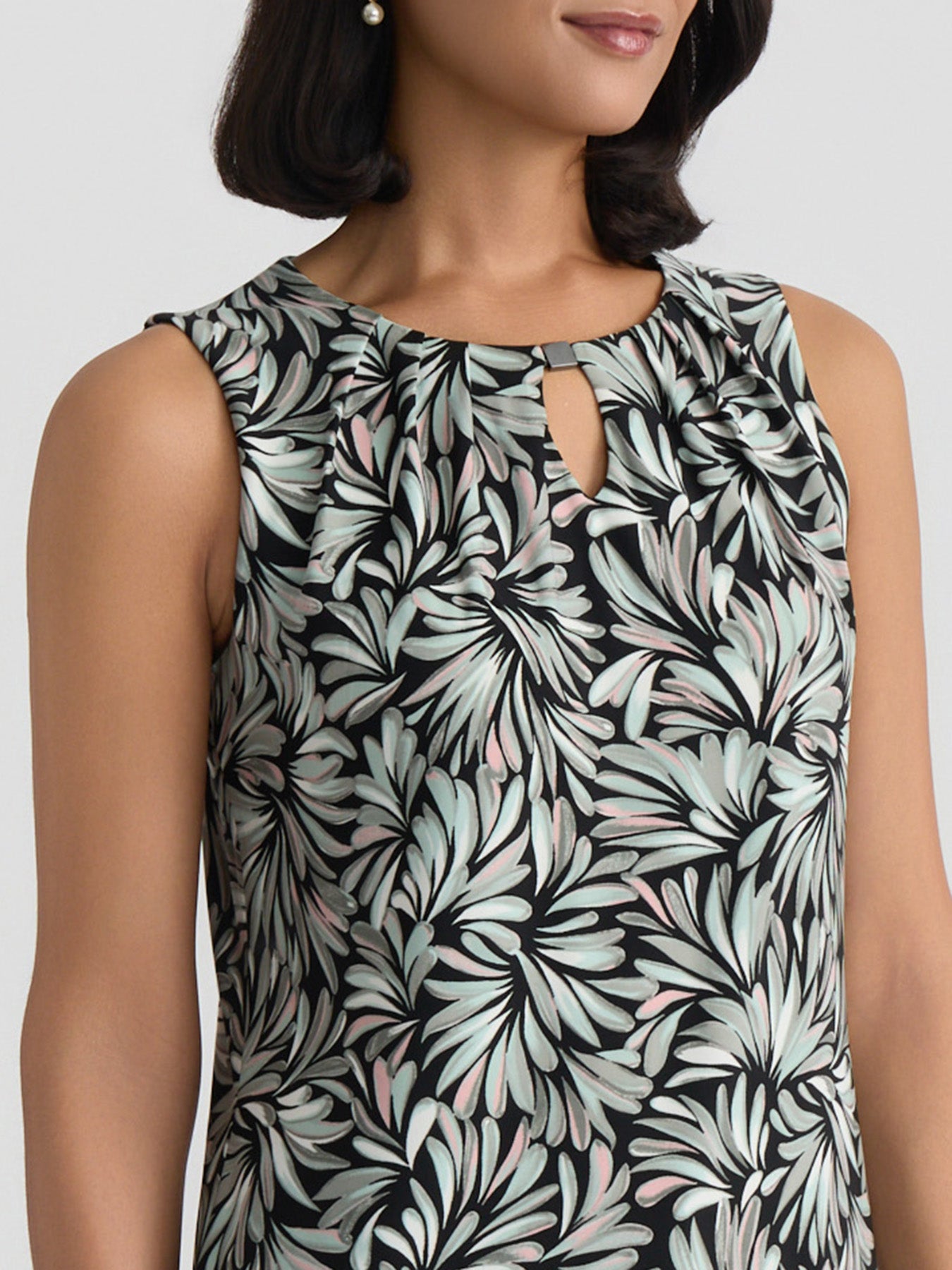 Plus Hardware Keyhole Pleat Top