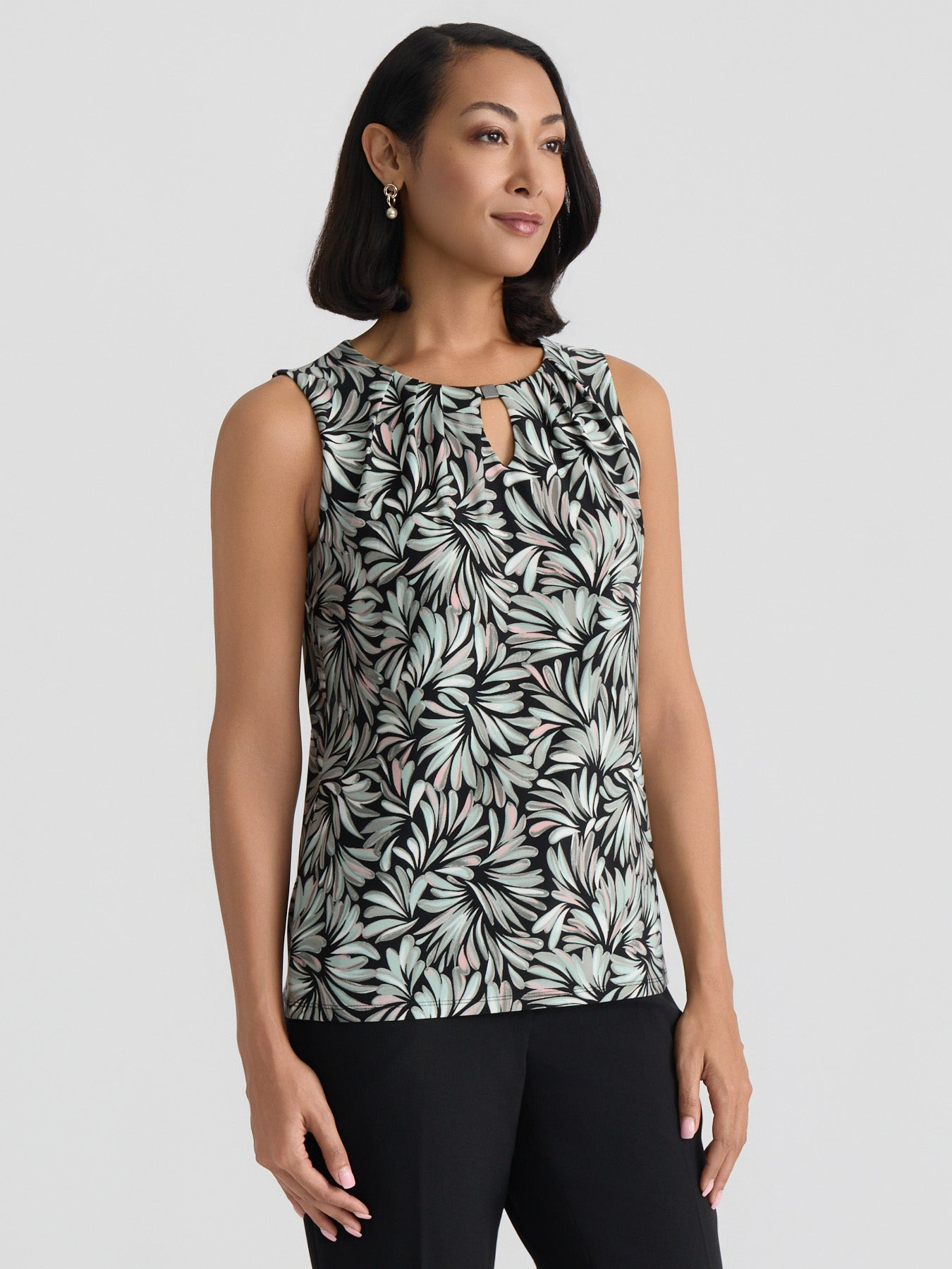 Plus Hardware Keyhole Pleat Top